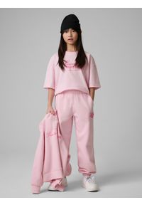 4f - 4F T-shirt loose z nadrukiem dziewczęcy - różowy 122/128 (6-8 lat). Okazja: na co dzień, na uczelnię. Kolor: różowy. Materiał: materiał, bawełna, jeans. Wzór: nadruk. Sezon: lato. Styl: casual, sportowy #1