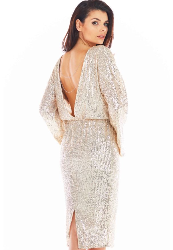 Sukienki.shop - Wieczorowa sukienka cekinowa z dekoltem V z tyłu szampan. Typ sukienki: ołówkowe. Styl: wizytowy