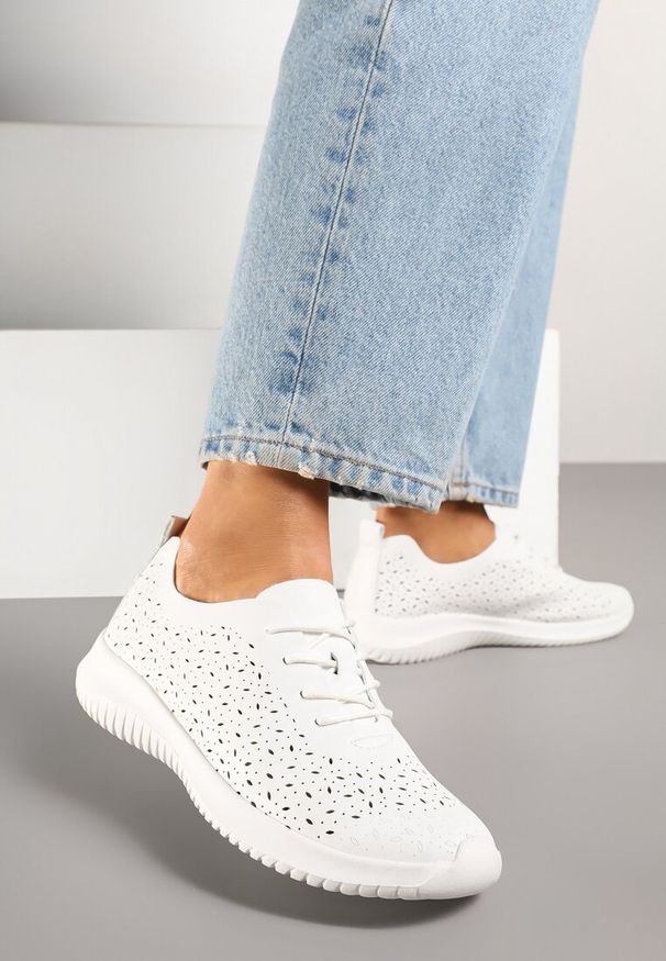 Born2be - Białe Sneakersy z Ażurową Cholewką Grellio. Okazja: na co dzień. Kolor: biały. Materiał: jeans. Szerokość cholewki: normalna. Wzór: ażurowy