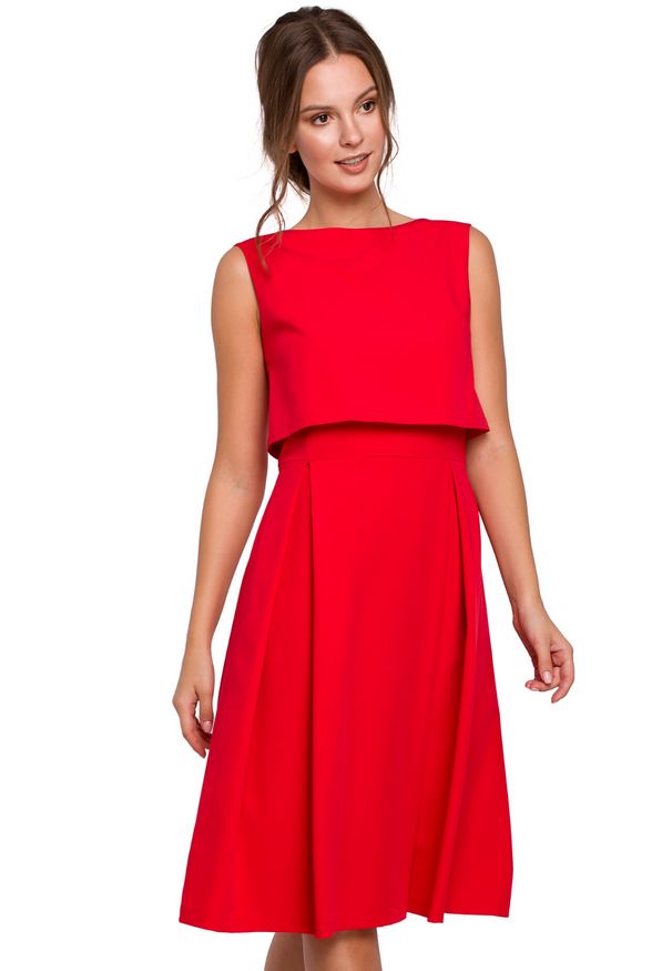 Makover - Elegancka rozkloszowana sukienka eksponująca plecy. Okazja: do pracy. Styl: elegancki. Długość: midi