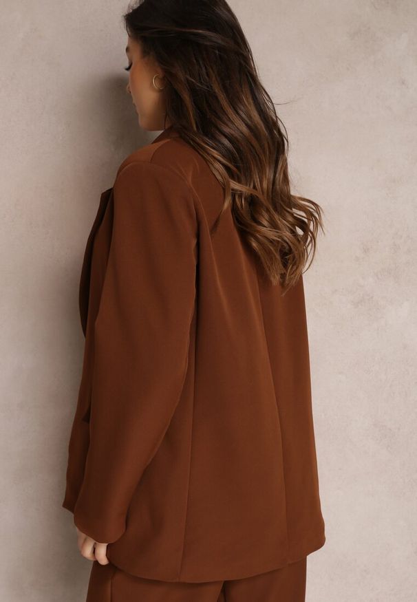 Renee - Brązowa Marynarka Oversize Niezapinana Charme. Kolor: brązowy. Materiał: materiał, tkanina