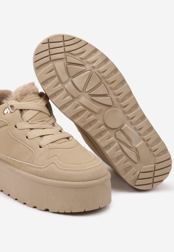 Born2be - Beżowe Sneakersy Vices w Stylu Śniegowców na Platformie z Ozdobnym Futerkiem Nalirea. Okazja: na co dzień. Zapięcie: sznurówki. Kolor: beżowy. Materiał: futro. Sezon: zima. Obcas: na platformie