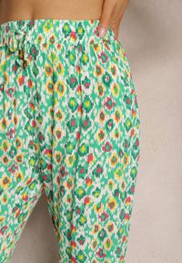 Renee - Zielone Spodnie z Wiskozy o Klasycznym Kroju High Waist Wykończone Gumką w Pasie Dalfea. Stan: podwyższony. Kolor: zielony. Materiał: wiskoza. Sezon: lato. Styl: klasyczny