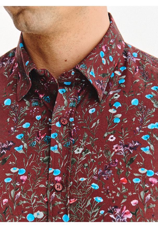 Pako Lorente - PAKO LORENTE – Bordowa koszula w kwiaty. Kolor: czerwony. Materiał: bawełna, elastan. Długość rękawa: długi rękaw. Długość: długie. Wzór: kwiaty