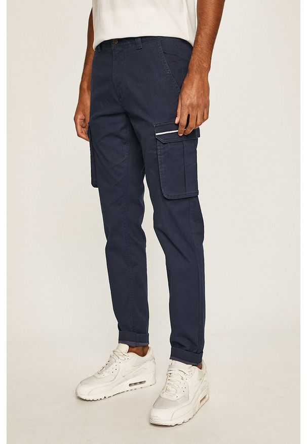 Tommy Jeans - Spodnie. Kolor: niebieski. Materiał: tkanina, bawełna, materiał, elastan. Wzór: gładki