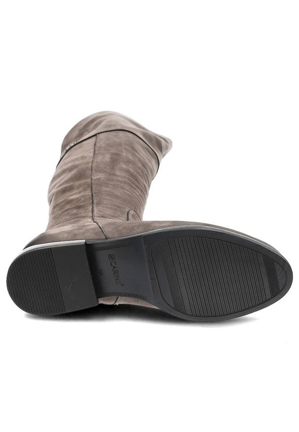 Szare Kozaki Carinii Skórzane Buty Damskie. Okazja: na co dzień. Wysokość cholewki: za kolano. Kolor: szary. Materiał: skóra. Szerokość cholewki: normalna. Styl: casual