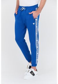 Guess - GUESS Niebieskie spodnie dresowe New Arlo Long Pant. Kolor: niebieski. Materiał: dresówka #4