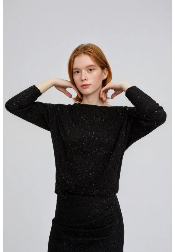 MOODO - Błyszcząca bluzka czarna. Kolor: czarny. Materiał: poliester, elastan, wiskoza