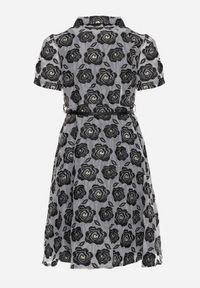 Born2be - Czarno-Szara Sukienka Koktajlowa o Koszulowym Kroju na Guziki z Paskiem z Perełką Vimari. Okazja: na randkę, na ślub cywilny, na wesele. Kolor: czarny. Długość rękawa: krótki rękaw. Typ sukienki: koszulowe. Styl: wizytowy #5