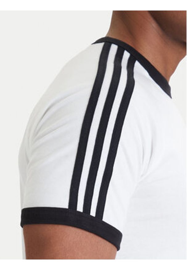 Adidas - adidas T-Shirt 3-Stripes Ringer KF0418 Biały Slim Fit. Kolor: biały. Materiał: bawełna