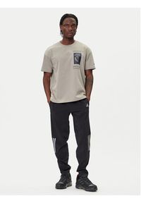 Adidas - adidas T-Shirt National Geographic KC2350 Beżowy Loose Fit. Kolor: beżowy. Materiał: bawełna