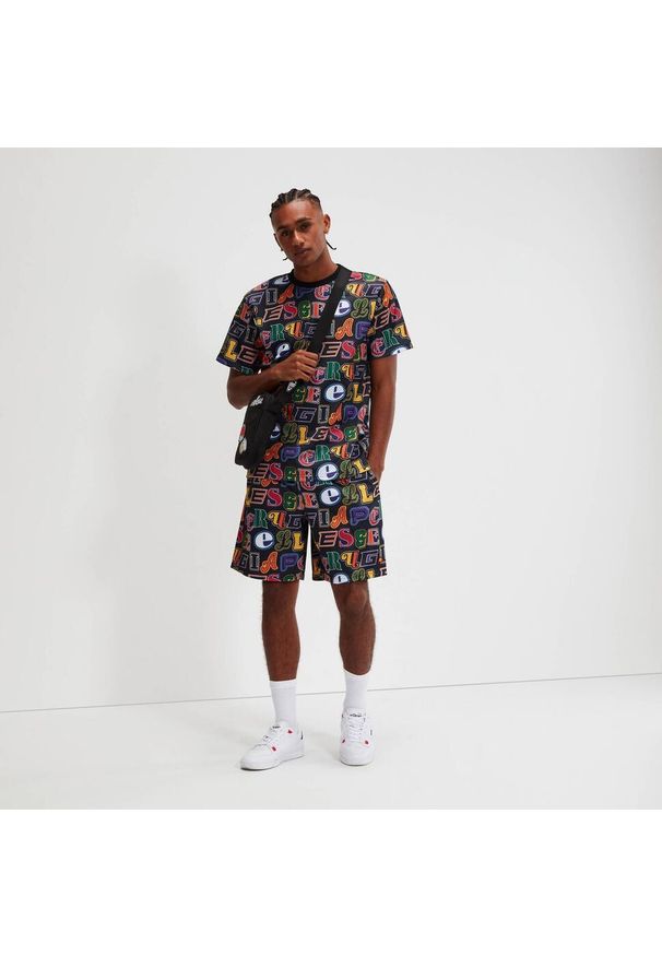 Krótka Ellesse Trackero. Kolor: wielokolorowy. Długość: krótkie. Sezon: lato