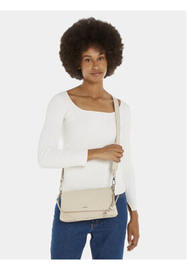 Calvin Klein Torebka Ck Must Shoulder Bag_Epi Mono K60K611762 Écru. Materiał: skórzane