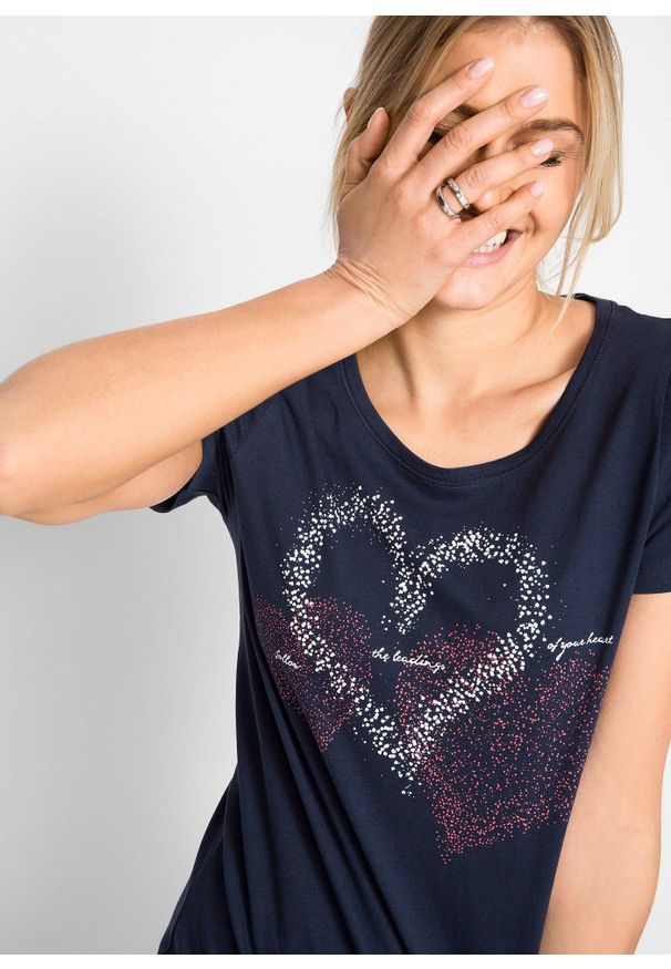 bonprix - Bluzka bawełniana z nadrukiem serca z bawełny organicznej. Kolor: niebieski. Materiał: bawełna. Długość rękawa: krótki rękaw. Długość: krótkie. Wzór: nadruk