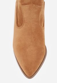 Renee - Brązowe Botki Vices w Stylu Kowbojek na Obcasie Vertige. Zapięcie: zamek. Kolor: brązowy. Materiał: jeans. Sezon: jesień. Obcas: na obcasie. Styl: elegancki, rockowy, boho. Wysokość obcasa: średni #7