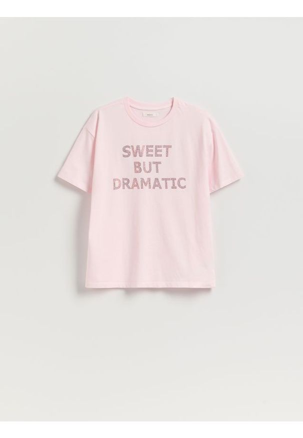 Reserved - T-shirt oversize z nadrukiem - pastelowy róż. Kolor: różowy. Materiał: bawełna. Wzór: nadruk