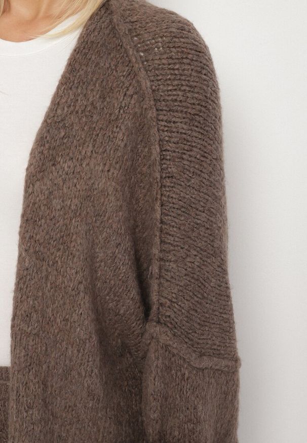 Born2be - Jasnobrązowy Nietoperzowy Kardigan Bez Zapięć z Domieszką Wełny i Wiskozy Rallisa. Okazja: na co dzień. Kolor: brązowy. Materiał: wełna, wiskoza. Wzór: gładki. Styl: casual