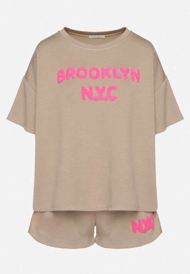 Born2be - Ciemnobeżowy Komplet Oversize z Wiskozą T-shirt i Szorty z Nadrukiem Liravella. Kolor: beżowy. Materiał: wiskoza. Wzór: nadruk