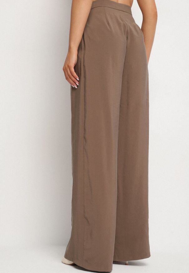 Born2be - Brązowe Spodnie z Modalu o Szerokim Kroju z Niskim Stanem Reavela. Okazja: na co dzień. Stan: obniżony. Kolor: brązowy. Styl: klasyczny, casual, elegancki
