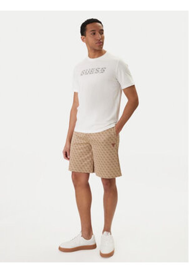 Guess Szorty sportowe Z4YD03 K7122 Beżowy Regular Fit. Kolor: beżowy. Materiał: syntetyk, bawełna. Styl: sportowy