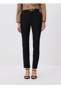 Reserved - Spodnie z paskiem - czarny. Kolor: czarny. Materiał: tkanina, wiskoza #1