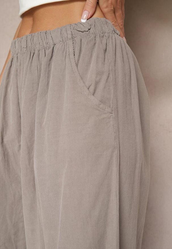 Renee - Szare Bawełniane Spodnie High Waist o Szerokim Kroju Velili. Okazja: na co dzień. Stan: podwyższony. Kolor: szary. Materiał: bawełna. Styl: elegancki, casual