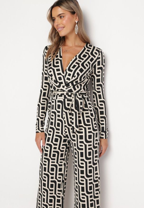 Born2be - Beżowo-Czarny Długi Kombinezon w Geometryczny Wzór z Wiązanym Paskiem Simita. Kolor: beżowy. Materiał: tkanina, materiał. Długość: długie. Wzór: geometria