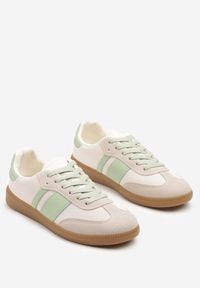Born2be - Biało-Zielone Sneakersy Tenisówki z Ozdobnymi Paskami Nelidi. Okazja: na co dzień, na spacer. Zapięcie: pasek. Kolor: biały. Materiał: jeans. Obcas: na obcasie. Wysokość obcasa: niski. Sport: turystyka piesza #5