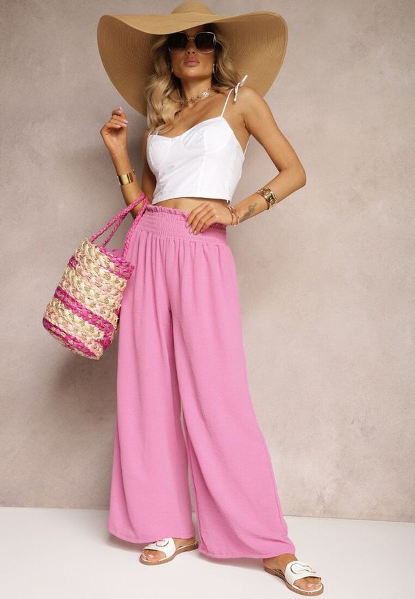 Renee - Różowe Spodnie High Waist z Szerokimi Nogawkami i Gumką w Pasie Risabessa. Okazja: na co dzień. Stan: podwyższony. Kolor: różowy. Styl: elegancki, casual