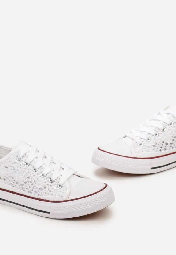 Renee - Białe Trampki z Krótką Ażurową Cholewką Paerina. Okazja: na co dzień. Kolor: biały. Materiał: materiał, len, jeans. Szerokość cholewki: normalna. Wzór: ażurowy. Obcas: na płaskiej podeszwie. Styl: klasyczny, casual, boho, elegancki
