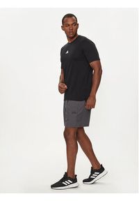 Adidas - adidas T-Shirt Workout Logo IT2124 Czarny Regular Fit. Kolor: czarny. Materiał: syntetyk, bawełna