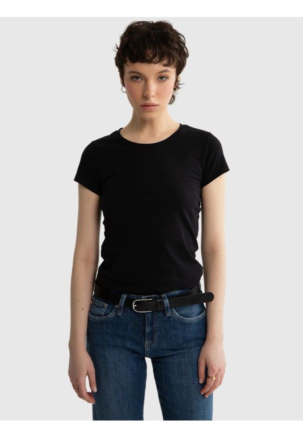 Big-Star - Koszulka damska z krótkim rękawem czarna Classaca 906. Kolor: czarny. Długość rękawa: krótki rękaw. Długość: krótkie. Wzór: gładki