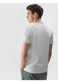 4f - 4F T-shirt regular z nadrukiem męski - biały XXL. Okazja: na co dzień. Kolor: biały. Materiał: bawełna, jersey, dzianina. Długość rękawa: krótki rękaw. Długość: krótkie. Wzór: nadruk. Styl: sportowy, casual