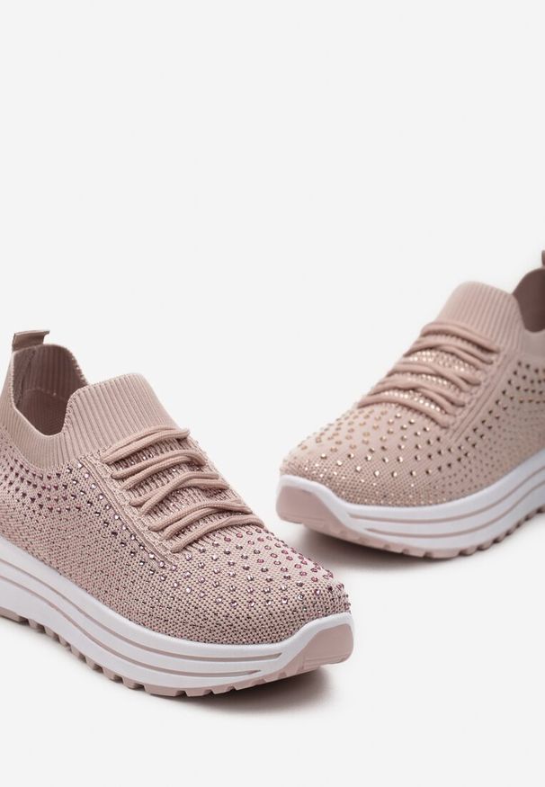 Renee - Różowe Wsuwane Sneakersy z Cyrkoniami na Grubej Podeszwie z Materiałową Cholewką Satris. Nosek buta: okrągły. Zapięcie: bez zapięcia. Kolor: różowy. Materiał: materiał. Szerokość cholewki: normalna. Sezon: lato. Obcas: na obcasie. Wysokość obcasa: niski