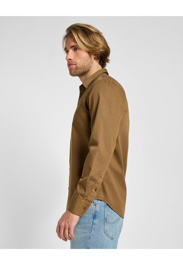 Lee - LEE MĘSKA KOSZULA PATCH SHIRT BUFFALO 112355740 LL37008538. Okazja: na co dzień. Materiał: bawełna. Długość rękawa: długi rękaw. Długość: długie. Styl: casual, klasyczny
