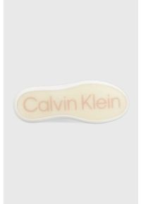 Calvin Klein sneakersy skórzane kolor biały. Nosek buta: okrągły. Zapięcie: sznurówki. Kolor: biały. Materiał: skóra. Obcas: na platformie