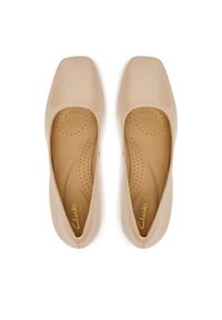 Clarks Czółenka Fernie Court 26183034 Beżowy jasny. Kolor: beżowy. Materiał: skóra, lakier #5