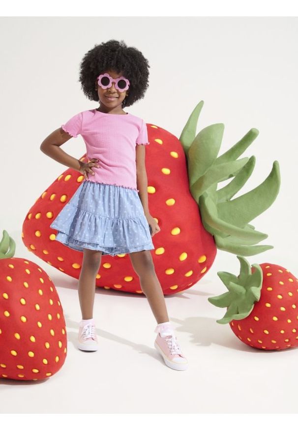 Sinsay - Spódnico spodenki z lekkiego jeansu w kwiatowy wzór - niebieski. Kolor: niebieski. Materiał: jeans. Wzór: kwiaty