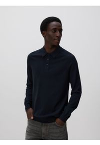 Reserved - Sweter polo z wiskozą - czarny. Typ kołnierza: polo. Kolor: czarny. Materiał: wiskoza