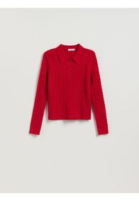 Reserved - Sweter z ozdobnym splotem - czerwony. Kolor: czerwony. Materiał: wiskoza, dzianina. Wzór: ze splotem