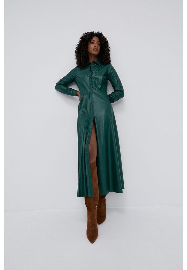 TwinSet - Twinset - Sukienka. Kolor: zielony. Materiał: materiał. Długość rękawa: długi rękaw. Typ sukienki: rozkloszowane, plisowane