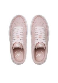 Buty do chodzenia damskie Nike Court Vision Alta. Zapięcie: sznurówki. Kolor: biały, różowy, wielokolorowy. Materiał: skóra, syntetyk, materiał. Szerokość cholewki: normalna. Model: Nike Court. Sport: turystyka piesza