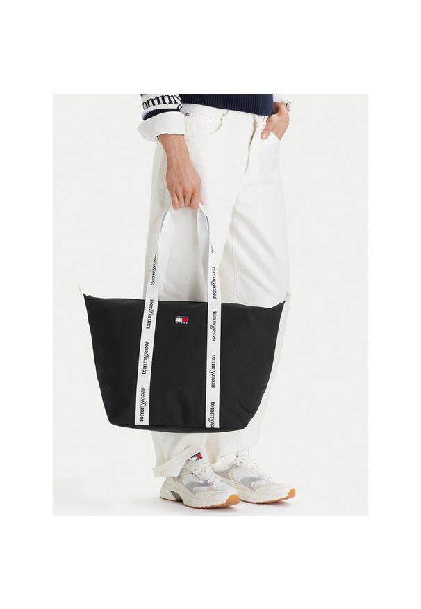 Torebka Tommy Jeans. Kolor: czarny