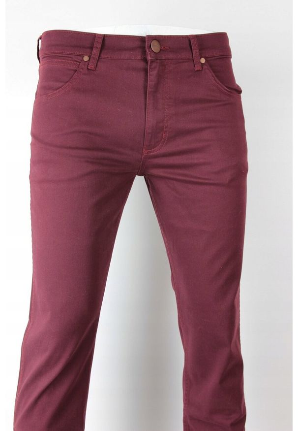 Wrangler - WRANGLER GREENSBORO MĘSKIE SPODNIE MATERIAŁOWE MATERIAŁ W15QM8R04 112126979. Materiał: materiał