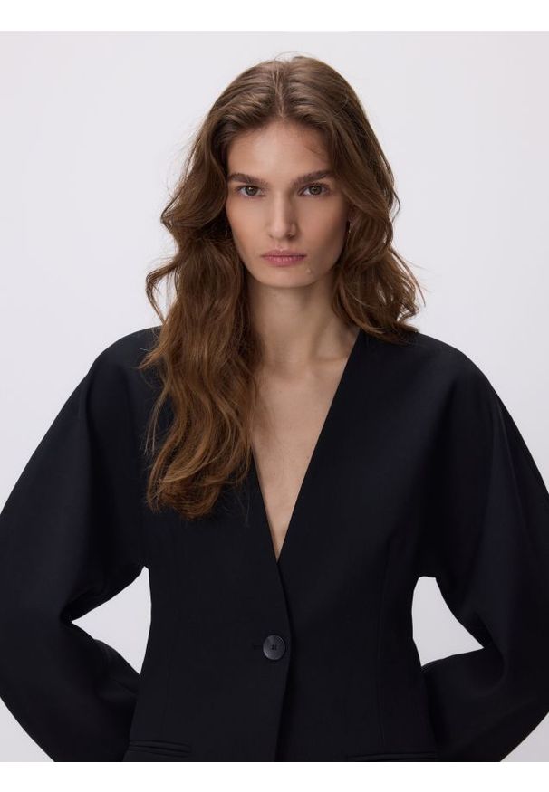 Reserved - Taliowana marynarka - czarny. Kolor: czarny. Materiał: wiskoza, tkanina
