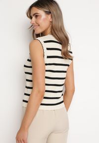 Born2be - Beżowa Bluzka Top w Paski z Ozdobnymi Guzikami na Ramionach Waveline. Okazja: na co dzień, na spotkanie biznesowe, do pracy. Kolor: beżowy. Materiał: jeans. Wzór: paski. Styl: biznesowy, klasyczny, elegancki, casual #6