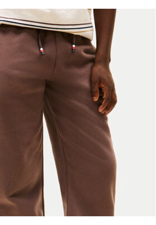 TOMMY HILFIGER - Tommy Hilfiger Spodnie dresowe Mini Corp KS0KS00662 Brązowy Regular Fit. Kolor: brązowy. Materiał: bawełna