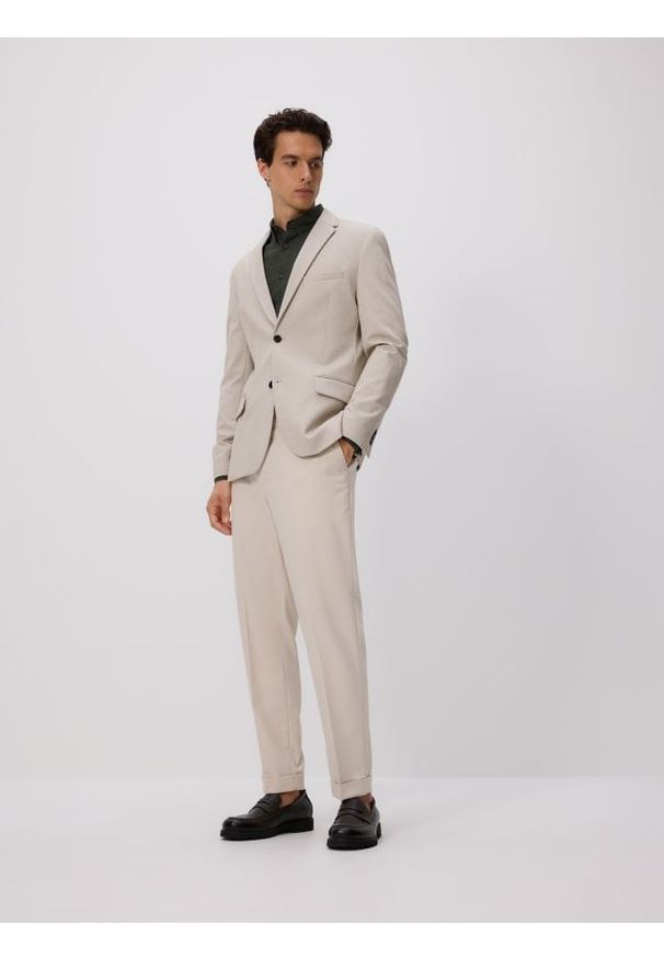 Reserved - Marynarka slim fit - beżowy. Kolor: beżowy. Materiał: wiskoza, dzianina