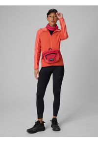 4f - 4F Bluza trekkingowa regular z kapturem damska - różowa L. Typ kołnierza: kaptur. Kolor: różowy. Materiał: tkanina. Długość: długie. Sezon: lato #2