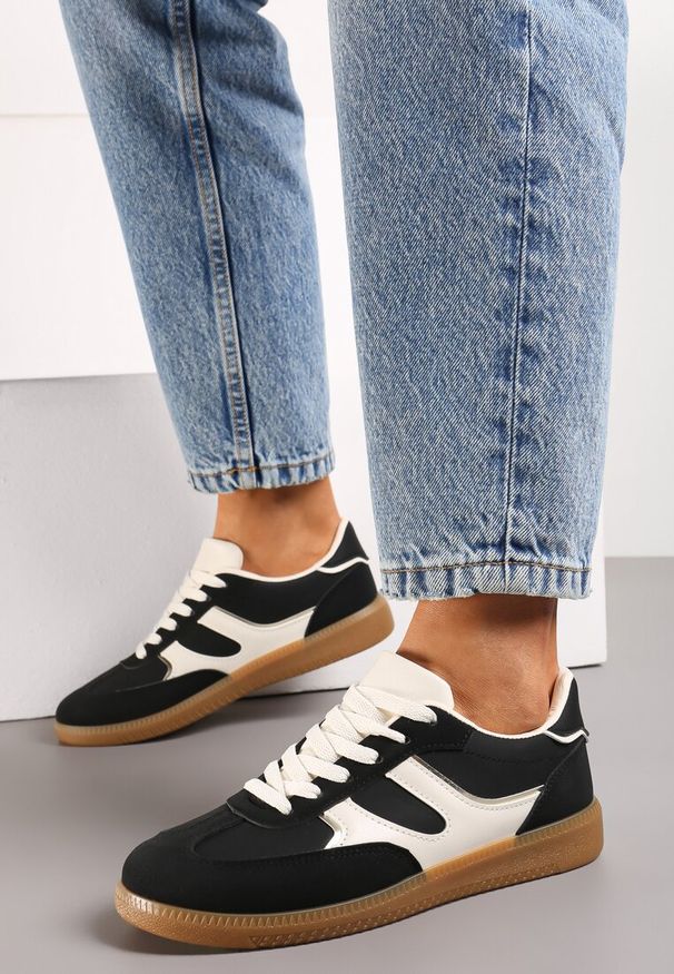 Renee - Czarne Sneakersy Tenisówki Ozdobione Wstawkami Ysalesa. Kolor: czarny. Wzór: aplikacja